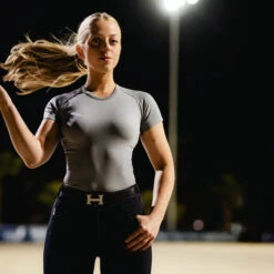 TKEQ Kennedy Seamless Short Sleeve 2.0 - LONDON -Ariat || Lemieux || PÉNÉLOPE Shop A0538391 5E18 48E9 9AFA 66209E8610C6 1 105 c 540x c47aafc6 075b 43ee 9895 70f75d08748a